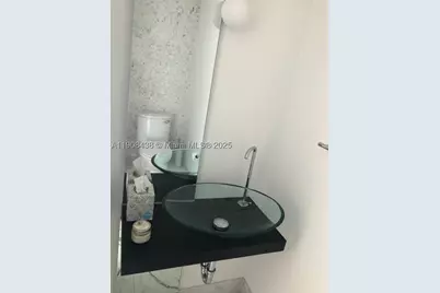 200 Biscayne Boulevard #902, Miami, FL 33131 - Photo 21
