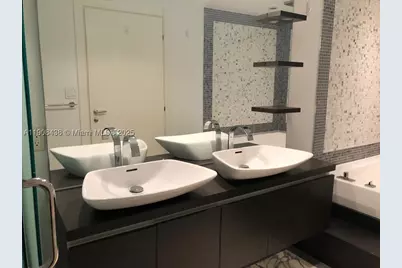 200 Biscayne Boulevard #902, Miami, FL 33131 - Photo 25