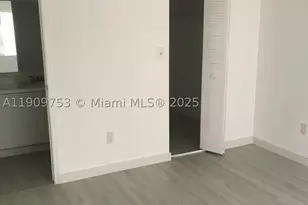 438 NE 210th Circle, Miami, FL 33179 - Photo 17
