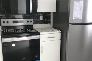 438 NE 210th Circle, Miami, FL 33179 - Photo 5
