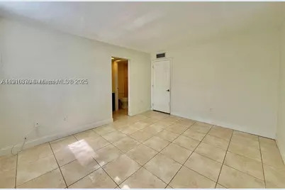 10825 SW 112th #302, Miami, FL 33176 - Photo 5