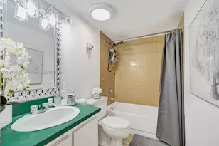 9686 Fontainebleau, Miami, FL 33172 - Photo 9