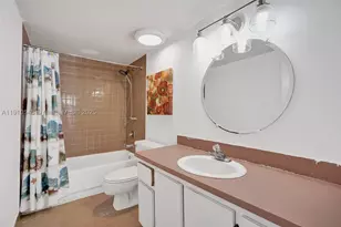 9686 Fontainebleau, Miami, FL 33172 - Photo 15