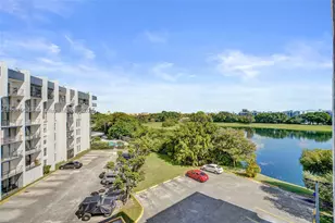 9686 Fontainebleau, Miami, FL 33172 - Photo 23