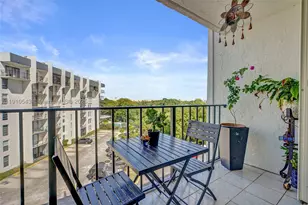 9686 Fontainebleau, Miami, FL 33172 - Photo 19