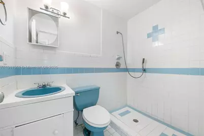 682 W 37th, Hialeah, FL 33012 - Photo 19