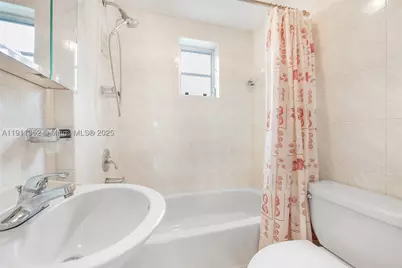 682 W 37th, Hialeah, FL 33012 - Photo 9