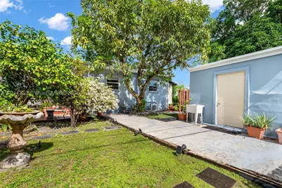 682 W 37th, Hialeah, FL 33012 - Photo 15