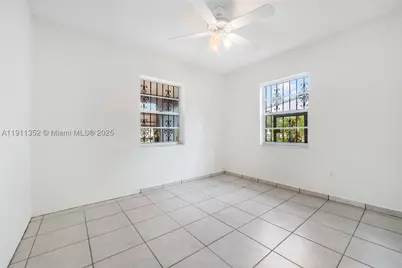 682 W 37th, Hialeah, FL 33012 - Photo 11