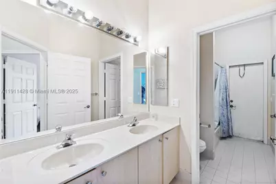 13875 SW 41st, Davie, FL 33330 - Photo 35