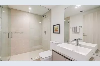 1000 Brickell #3002, Miami, FL 33131 - Photo 37