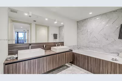 1000 Brickell #3002, Miami, FL 33131 - Photo 31