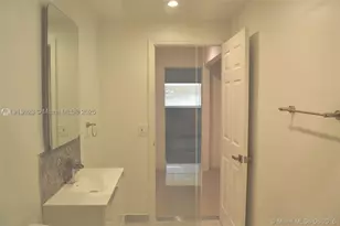 9375 Fontainebleau, Miami, FL 33172 - Photo 19
