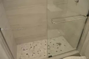 9375 Fontainebleau, Miami, FL 33172 - Photo 17