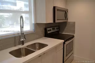 9375 Fontainebleau, Miami, FL 33172 - Photo 3