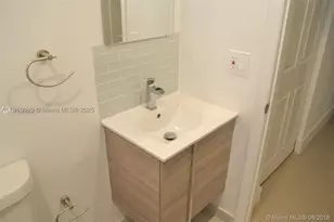 9375 Fontainebleau, Miami, FL 33172 - Photo 13