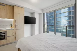 11 NE 6th, Miami, FL 33132 - Photo 7