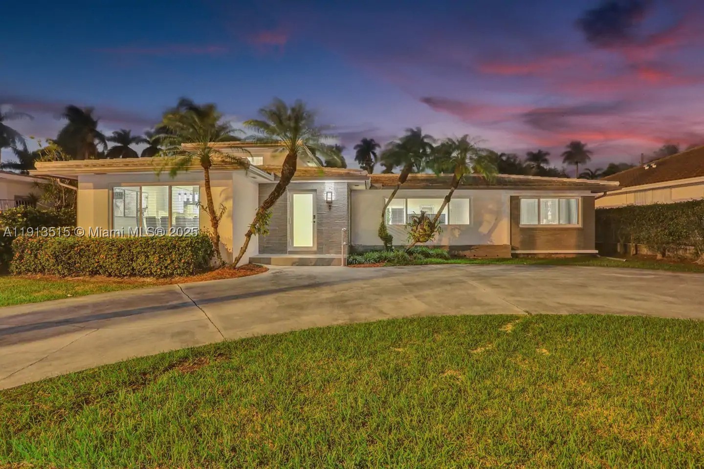1241 Hollywood main architectural view