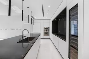 300 Biscayne Blvd, Miami, FL 33131 - Photo 11