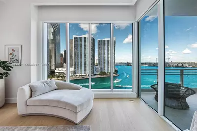 900 Brickell Key #1403, Miami, FL 33131 - Photo 15