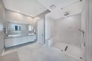 900 Brickell Key, Miami, FL 33131 - Photo 17