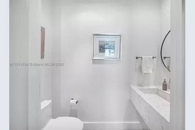 900 Brickell Key #1403, Miami, FL 33131 - Photo 25