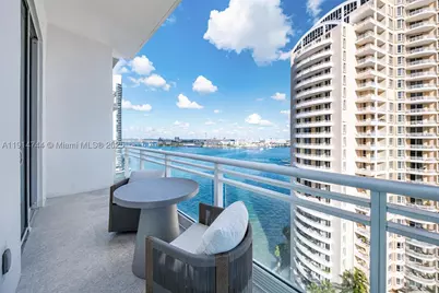 900 Brickell Key #1403, Miami, FL 33131 - Photo 13