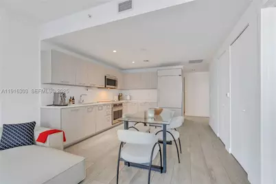 55 SW 9th #2610, Miami, FL 33130 - Photo 5