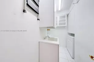 520 Brickell Key, Miami, FL 33131 - Photo 23