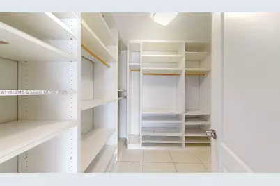 1000 Parkview #431, Hallandale Beach, FL 33009 - Photo 25