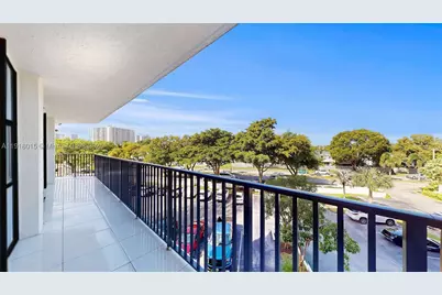 1000 Parkview #431, Hallandale Beach, FL 33009 - Photo 5