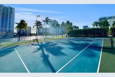 1000 Parkview #431, Hallandale Beach, FL 33009 - Photo 45