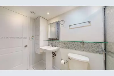 1000 Parkview #431, Hallandale Beach, FL 33009 - Photo 23