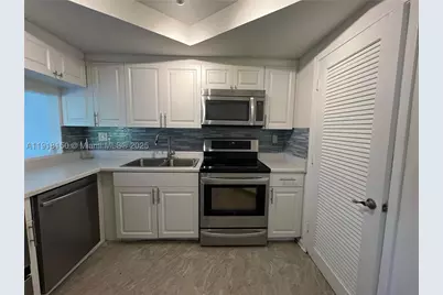 721 SE 1st #B18, Deerfield Beach, FL 33441 - Photo 1