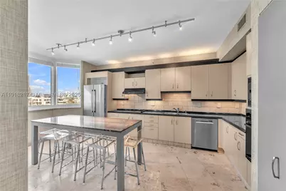300 S Pointe #906, Miami Beach, FL 33139 - Photo 7
