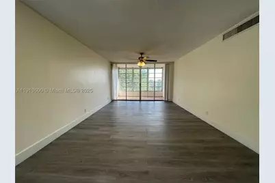 9471 Evergreen #401, Davie, FL 33324 - Photo 5