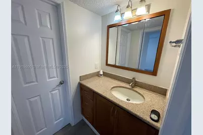 9471 Evergreen #401, Davie, FL 33324 - Photo 27