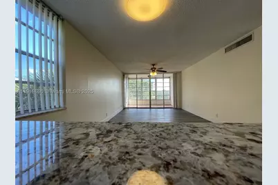 9471 Evergreen #401, Davie, FL 33324 - Photo 17