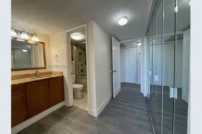 9471 Evergreen #401, Davie, FL 33324 - Photo 21