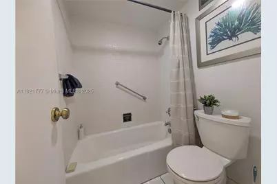 100 Lincoln #904, Miami Beach, FL 33139 - Photo 11