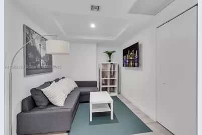 55 SW 9th #1705, Miami, FL 33130 - Photo 9