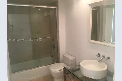 6000 Collins #521, Miami Beach, FL 33140 - Photo 9