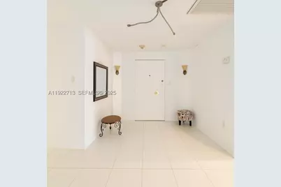 5255 Collins #5D, Miami Beach, FL 33140 - Photo 3