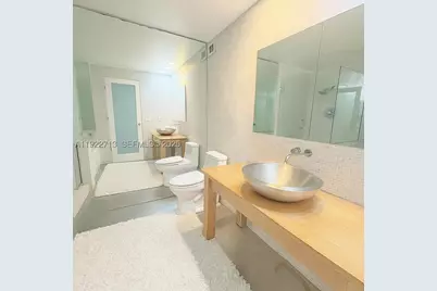 5255 Collins #5D, Miami Beach, FL 33140 - Photo 9