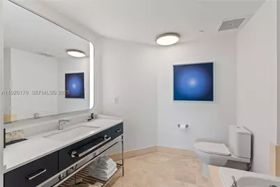 4401 Collins #2517, Miami Beach, FL 33140 - Photo 19