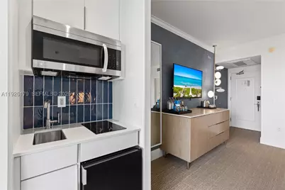 4401 Collins #2517, Miami Beach, FL 33140 - Photo 15