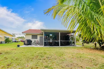 7002 NW 95th, Tamarac, FL 33321 - Photo 11
