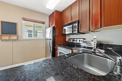 8345 Byron #6, Miami Beach, FL 33141 - Photo 9