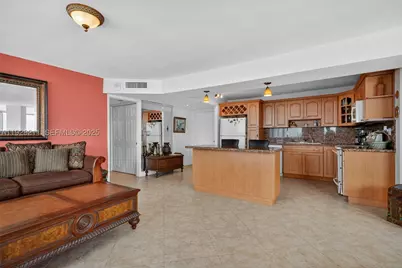 7135 Collins #1015, Miami Beach, FL 33141 - Photo 5
