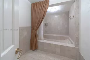 19212 NE 25th, Miami, FL 33180 - Photo 13